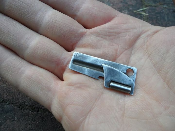 Metal thing with a folding sharp tip, found this in the kitchen. It’s pretty small. What is this thing?