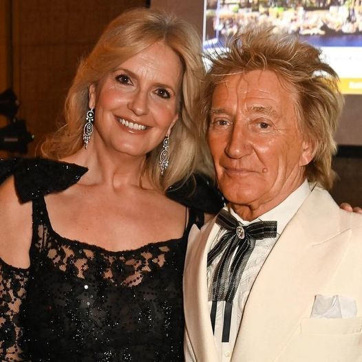 Rod Stewart’s wife Penny Lancaster blasted online at 53, fans say tiny bikini unflattering